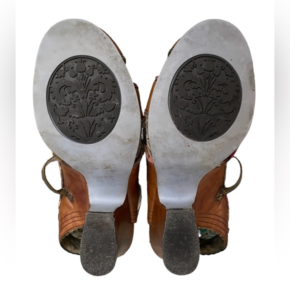 Bobbi Blu Vintage Style T-strap Pumps Brown Bronze Tan & Floral Fabric Accent S7 - Picture 11 of 11